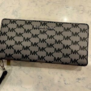 Michael Kors Wristlet